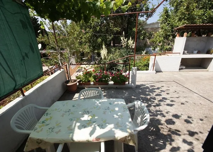 Holiday Home * Вис